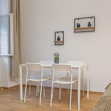 Pleasing 2Br Apt.-Perfect For Longstays Wina Bagian luar foto